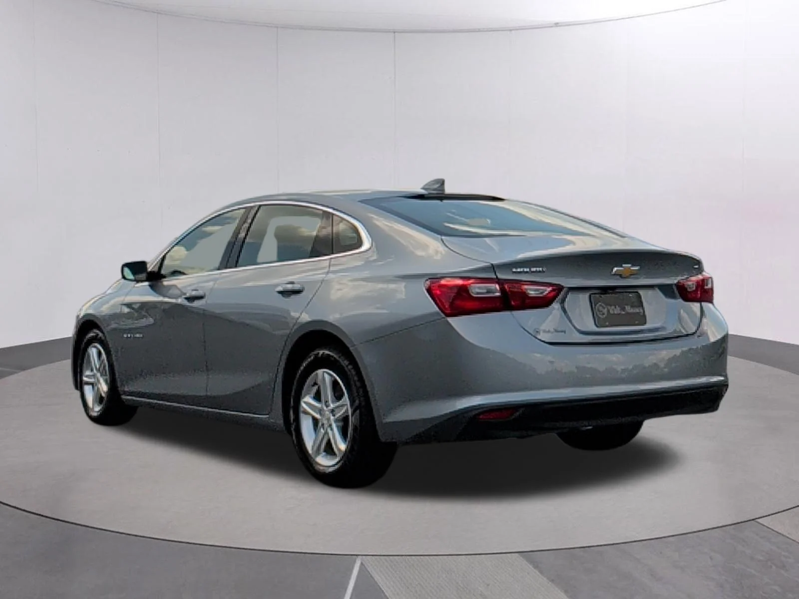 Used 2023 Sterling Gray Metallic Chevrolet LT image 3