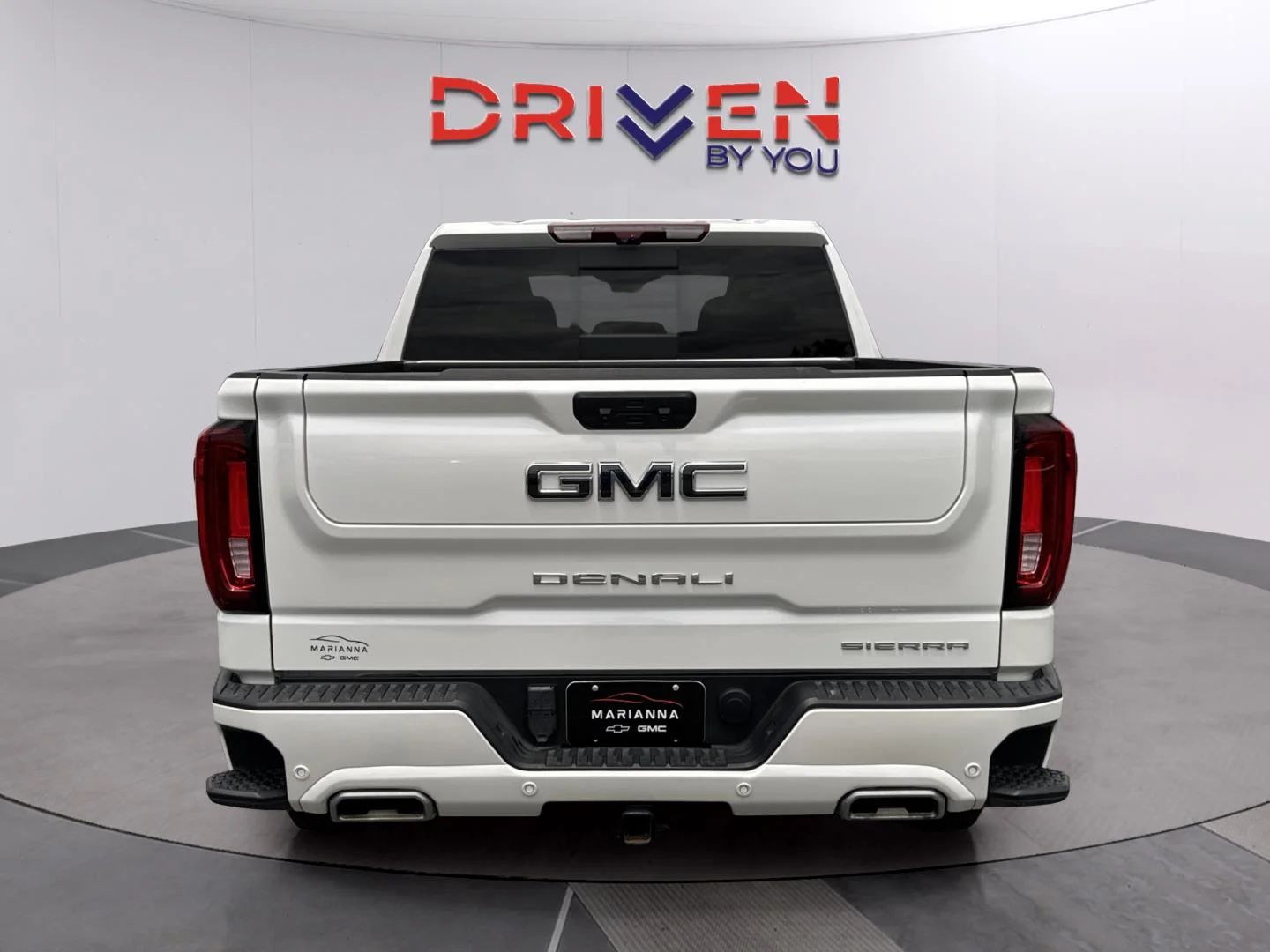 Used 2024 White Frost Tricoat GMC Denali Ultimate image 4