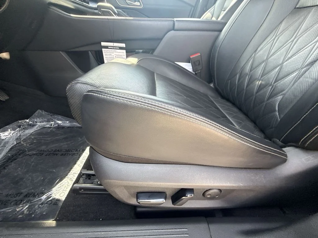 Used 2022 Orange Nissan Platinum image 12