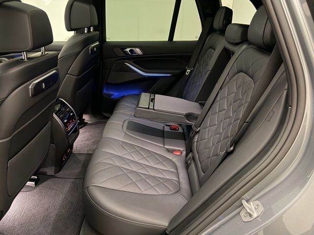 Used 2025 Skyscraper Gray Metallic BMW xDrive40i image 23