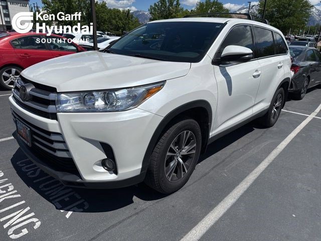 2019 Toyota Highlander LE Plus 4x4 V6's photo