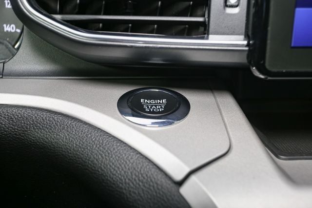 Used 2023 Blue Ford XLT image 32