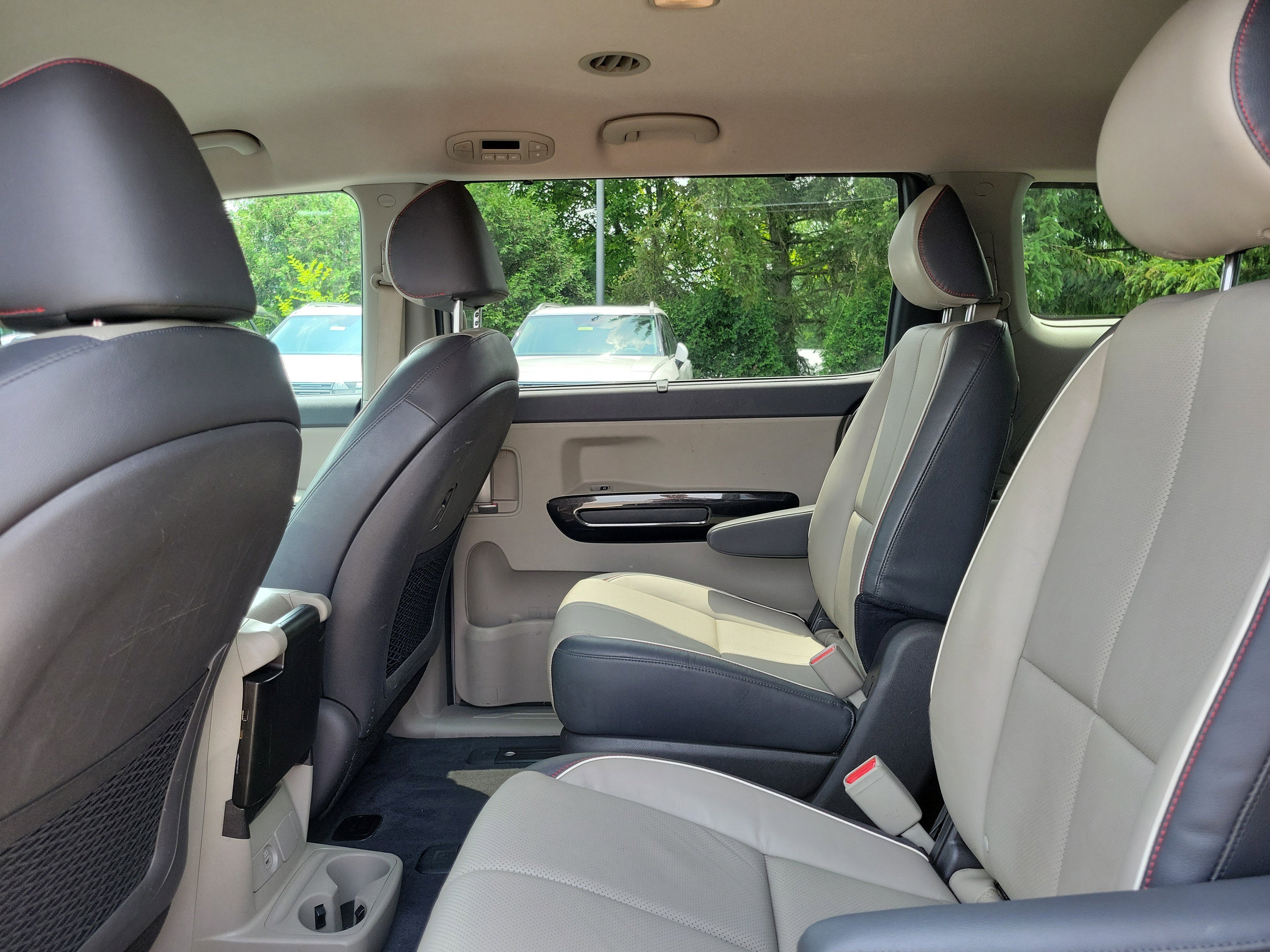 Used 2017 Bright Silver Kia EX image 11