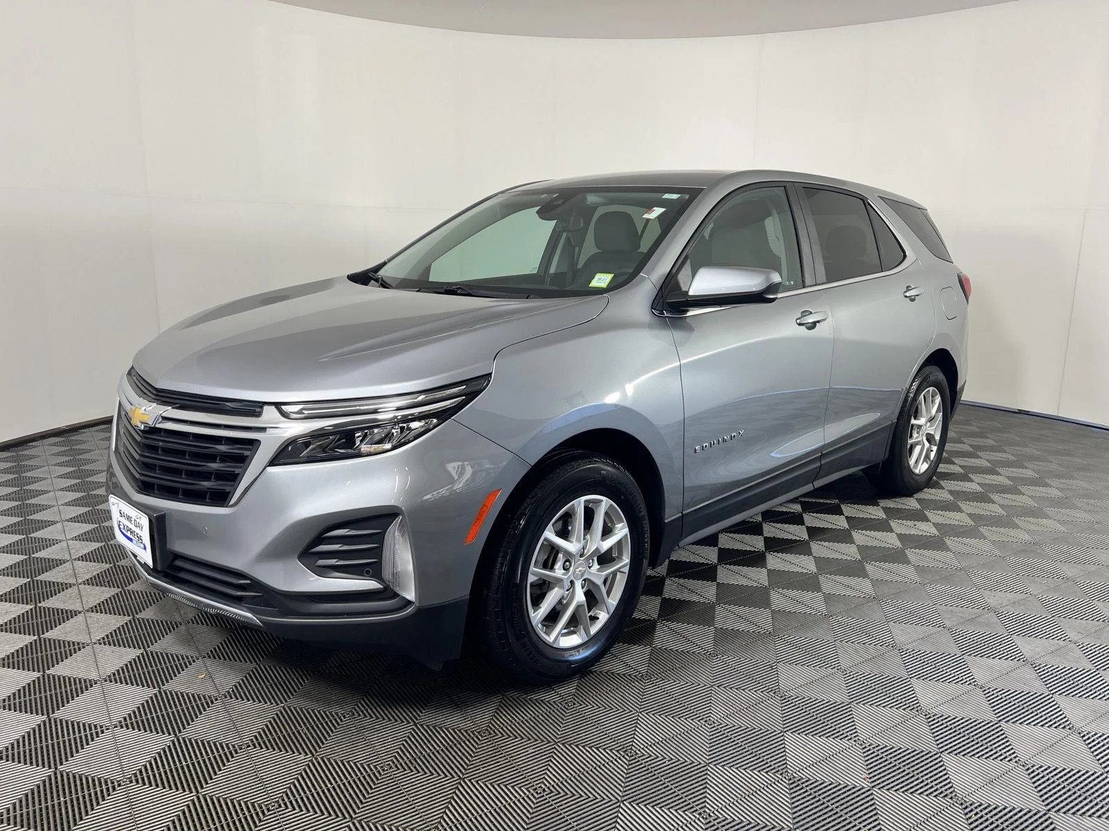 Used 2024 Sterling Gray Metallic Chevrolet LT image 27
