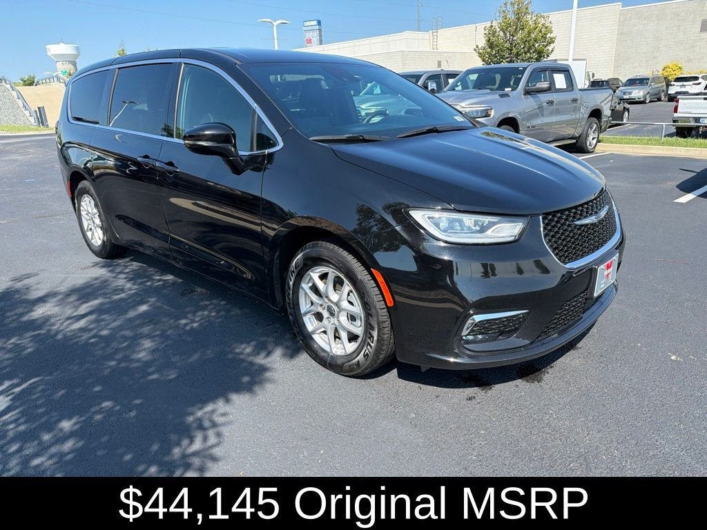 2025 Chrysler Pacifica Select