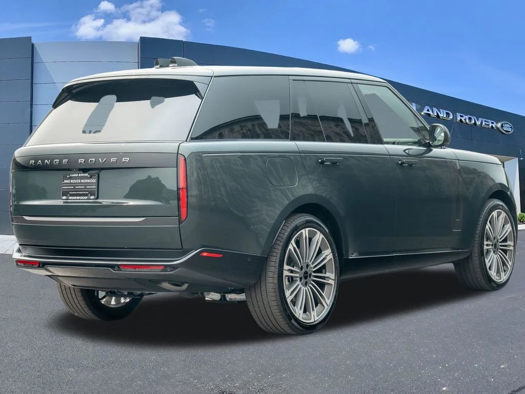 New 2026 Belgravia Green Land Rover SE image 4