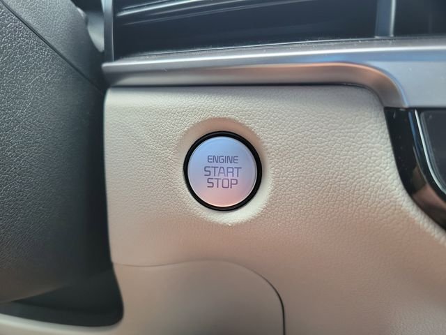 Used 2025 White Kia S image 29