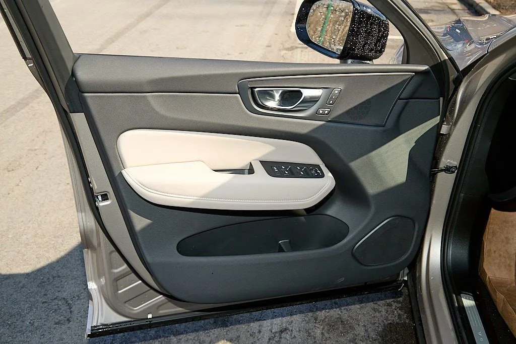 New 2026 Bright Dusk Volvo Plus image 10