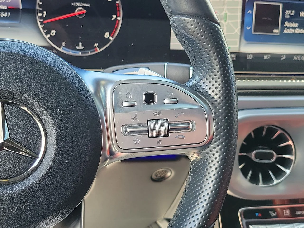 Certified Used 2022 White Mercedes-Benz G 550 image 26