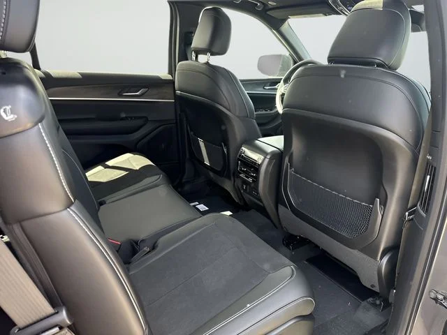 New 2026 Baltic Gray Metallic Clear-Coat Exterior Paint Jeep Laredo image 24