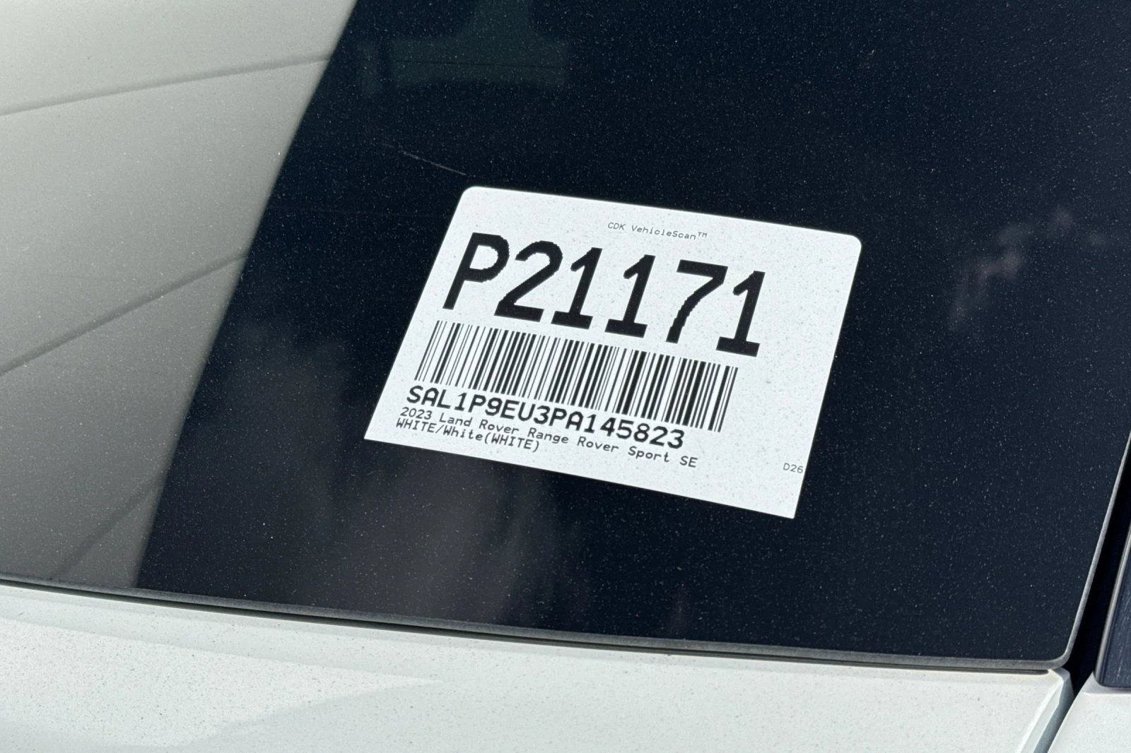 Used 2023 White Land Rover SE image 35