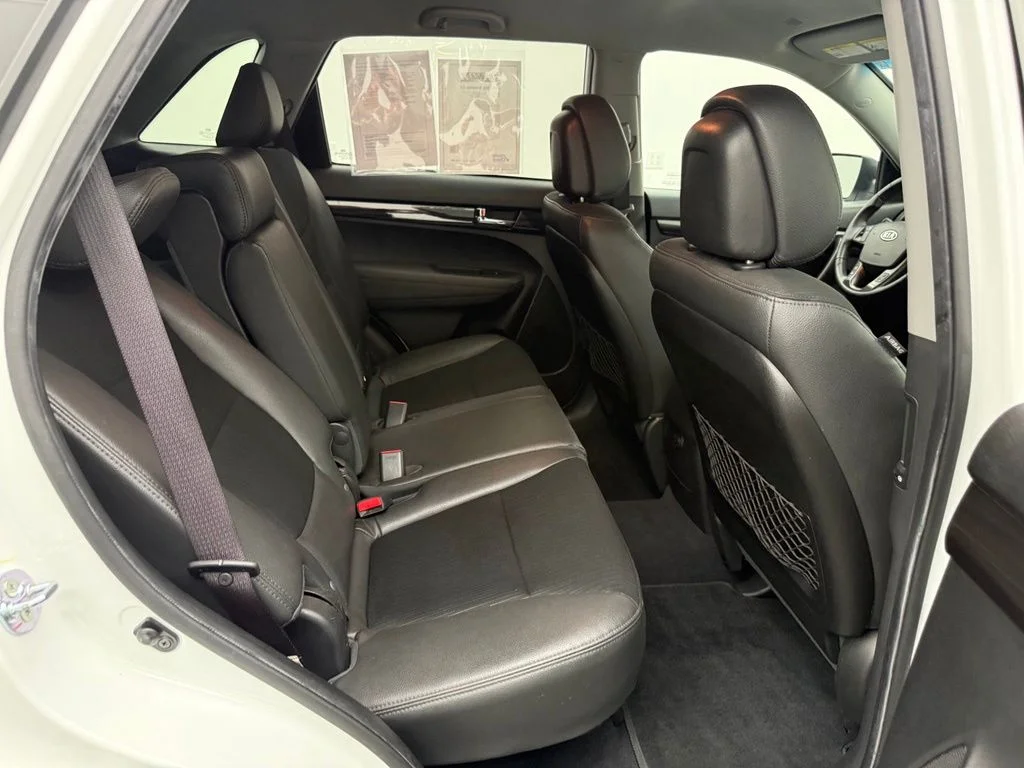 Used 2012 White Kia EX image 39