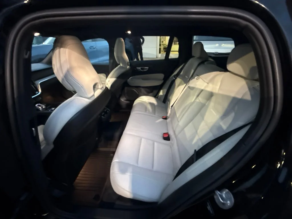 Used 2024 Onyx Black Metallic Volvo Ultimate image 21