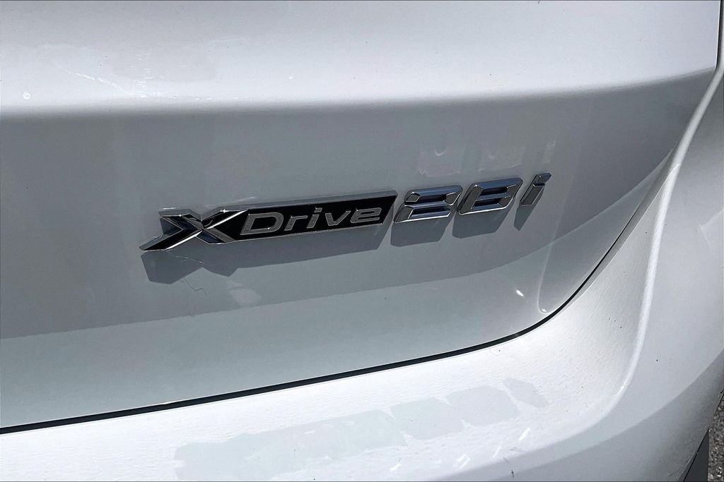 Used 2025 White BMW xDrive28i image 31