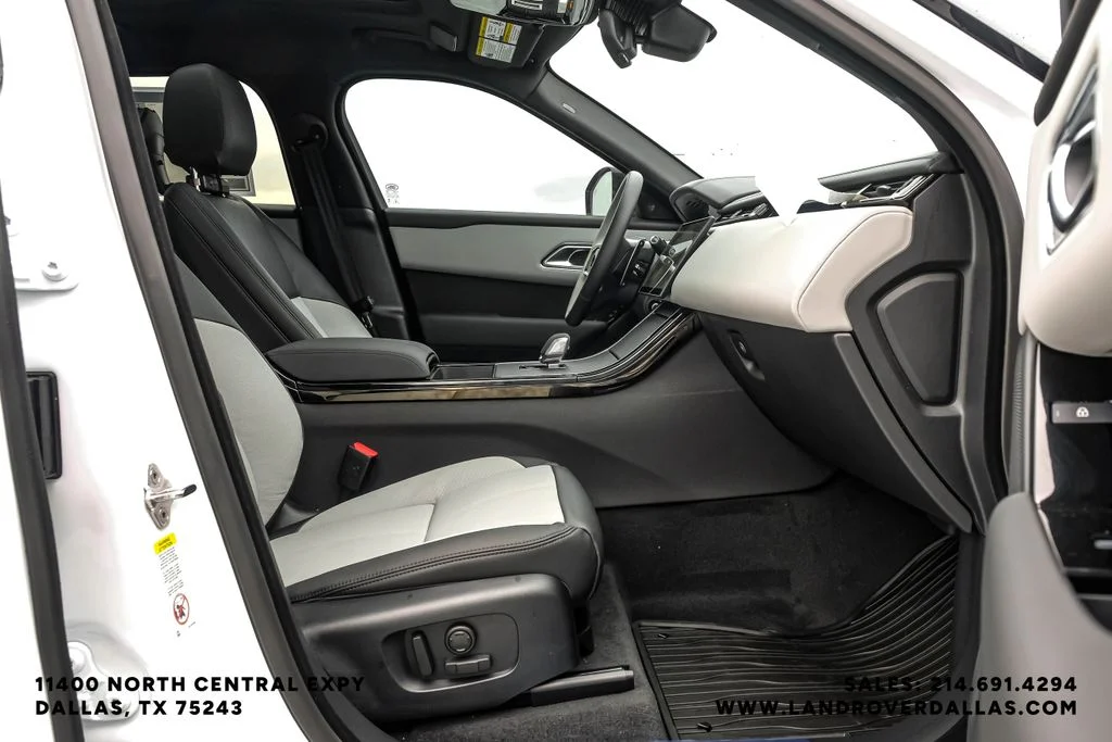 New 2026 Ostuni Pearl Wht Prem Met Land Rover Dynamic SE image 33