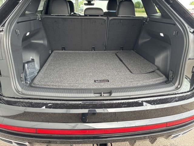 New 2026 Deep Black Volkswagen 2.0T SEL Premium R-Line image 4