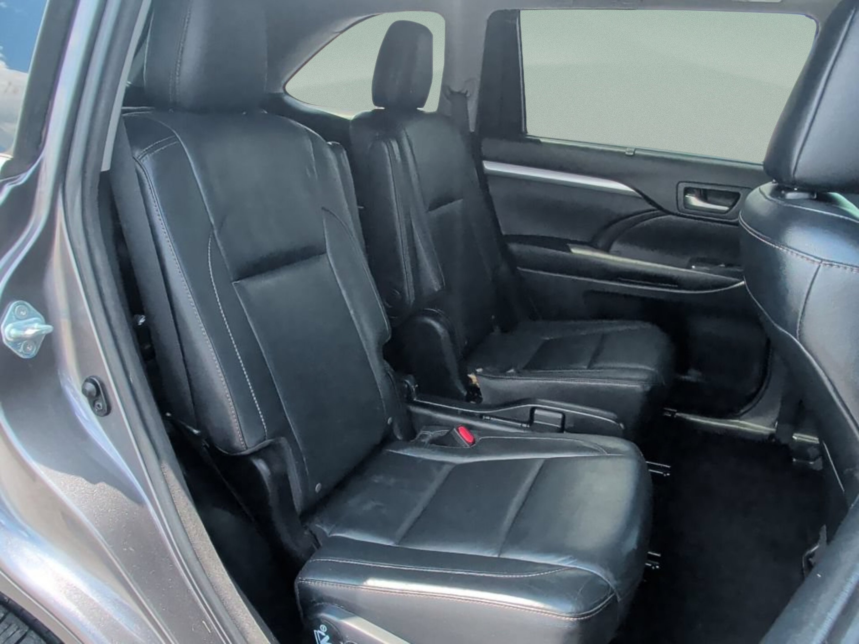 Used 2016 Predawn Gray Mica Toyota XLE image 37