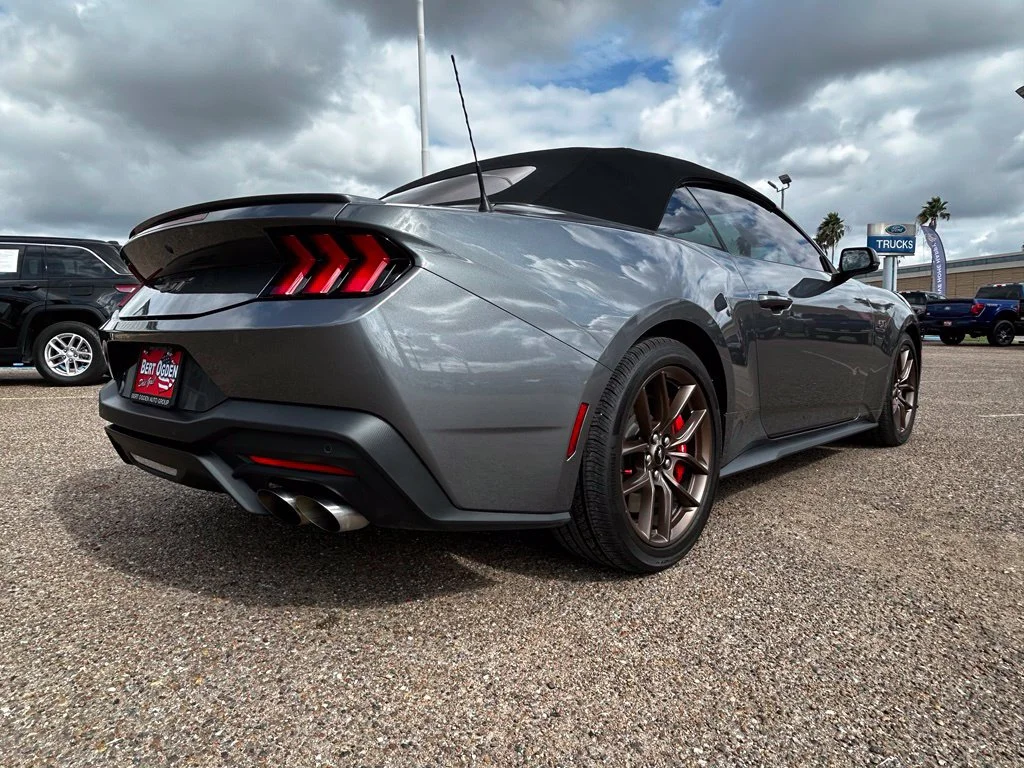 Used 2025 Gray Ford GT Premium image 7