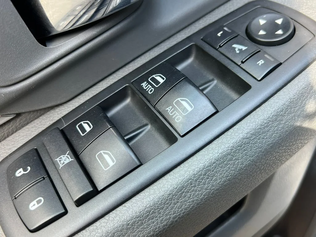 Used 2018 Silver Ram Big Horn image 16