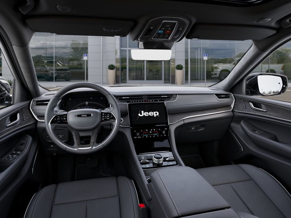 New 2025 Diamond Black Crystal Pearl-Coat Exterior Paint Jeep Overland image 14