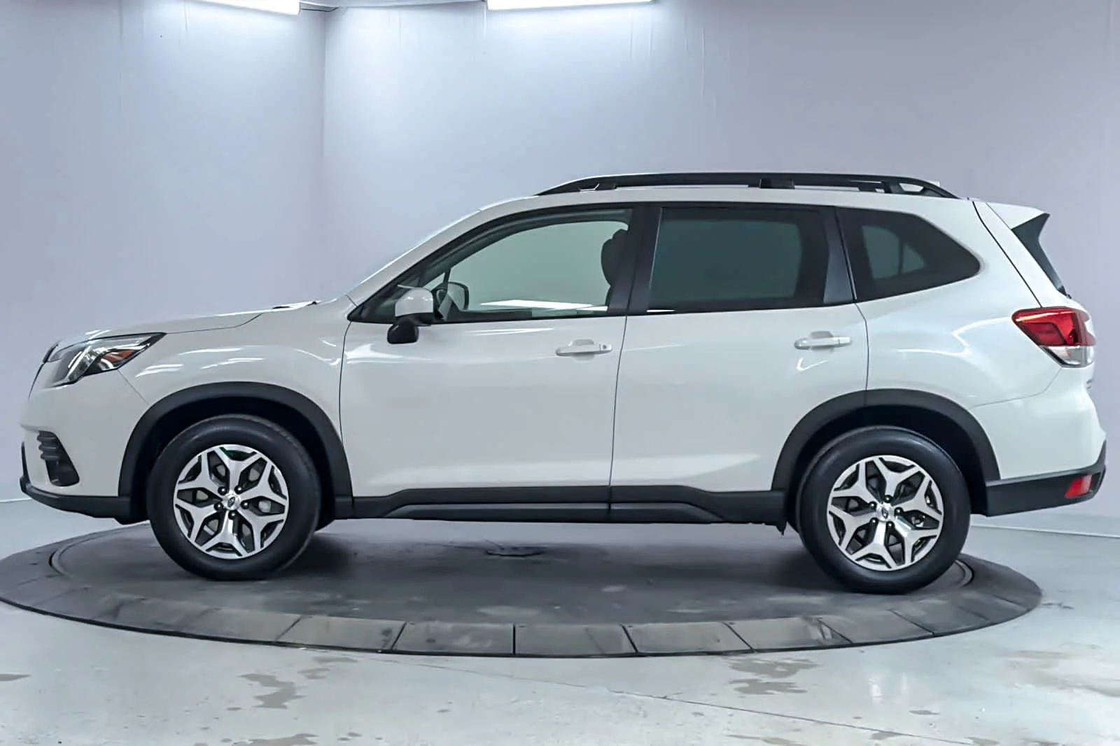 Used 2023 Crystal White Pearl Subaru Premium image 5
