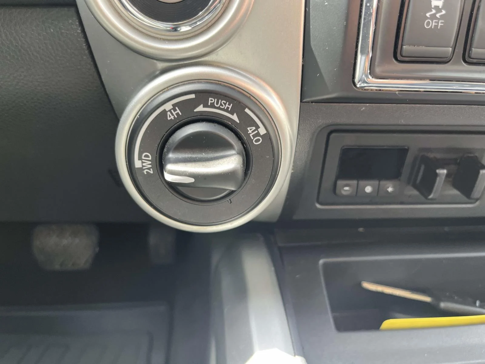 Used 2018 Magnetic Black Nissan 4x4 Crew Cab PRO-4X image 21