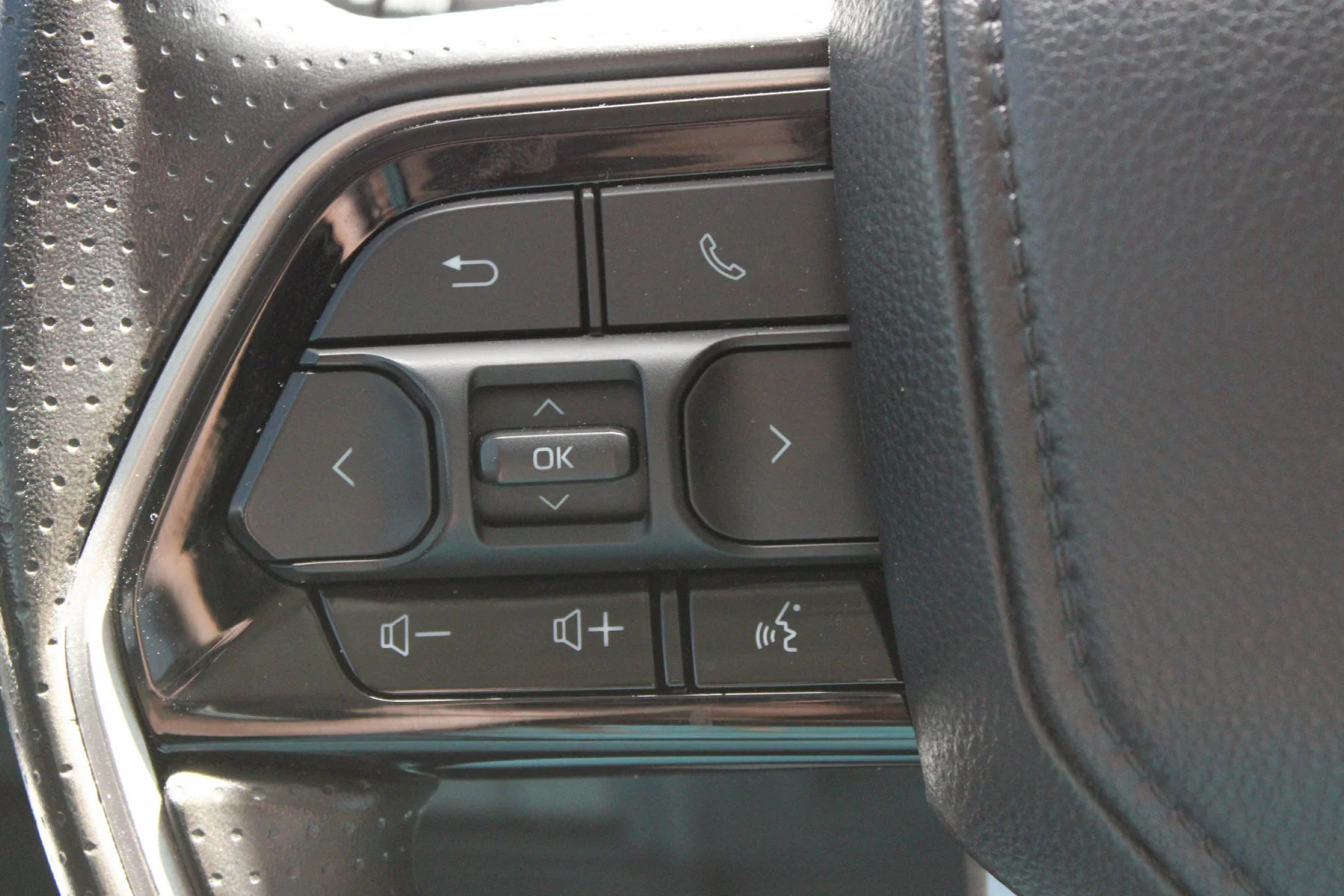 Used 2022 Midnight Black Metallic Toyota SR5 CrewMax 5.5