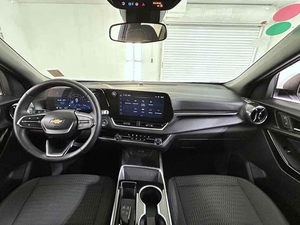 Used 2025 White Chevrolet LT image 13