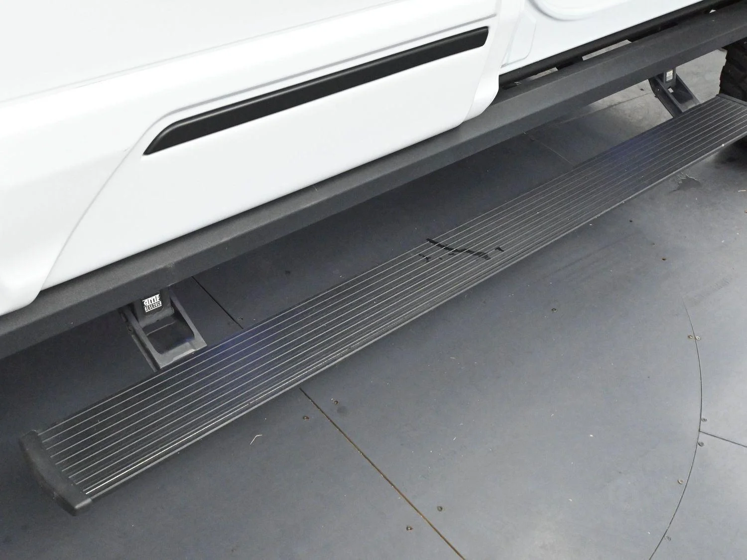 Used 2022 White Ford XL image 9
