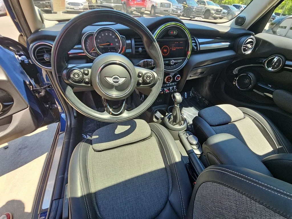 Used 2018 Blue MINI Base image 15