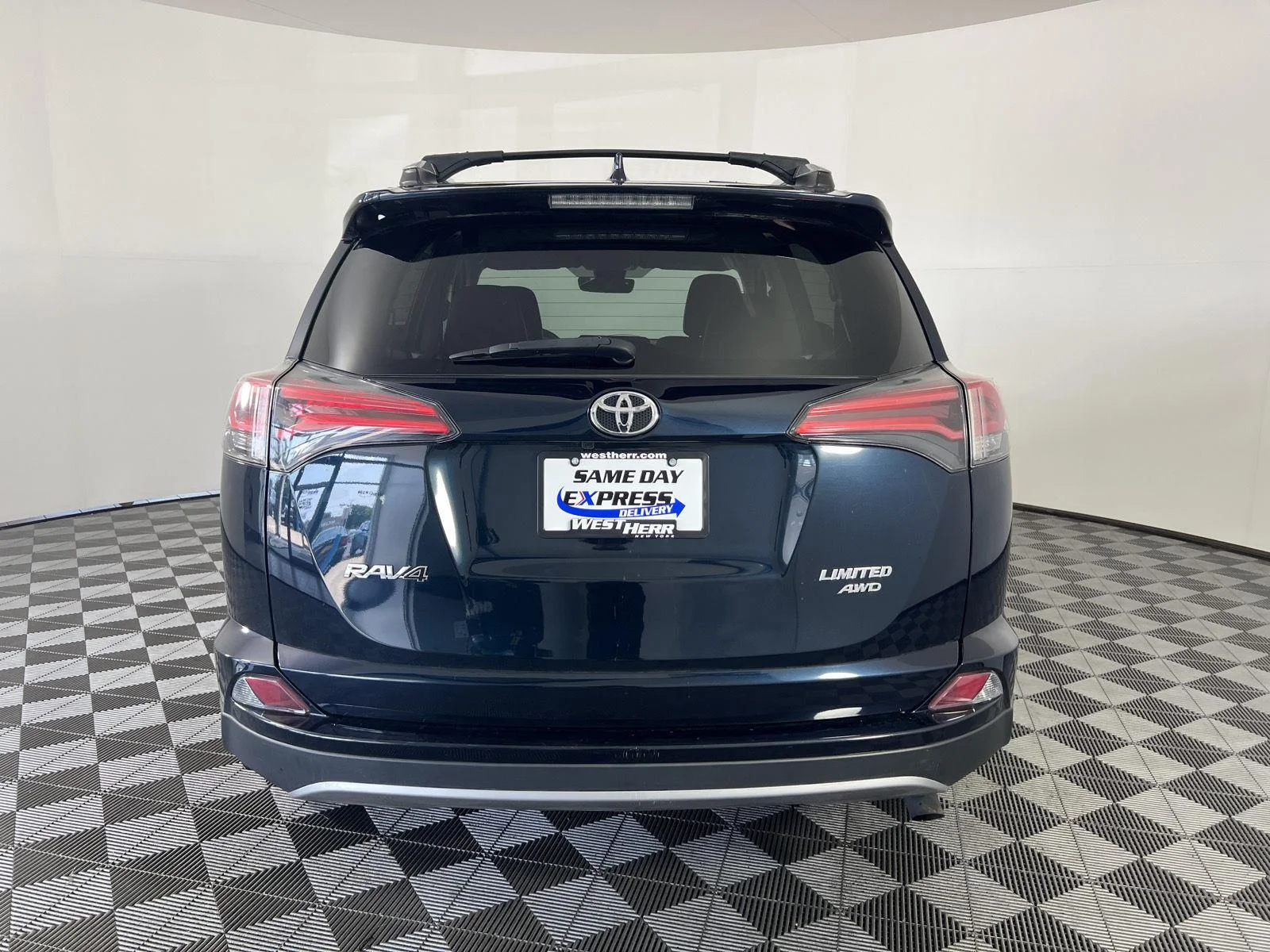 Used 2018 Galactic Aqua Mica Toyota Limited image 4