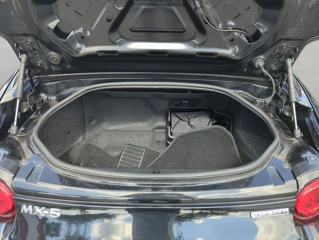 Used 2021 Black Mazda Grand Touring image 19