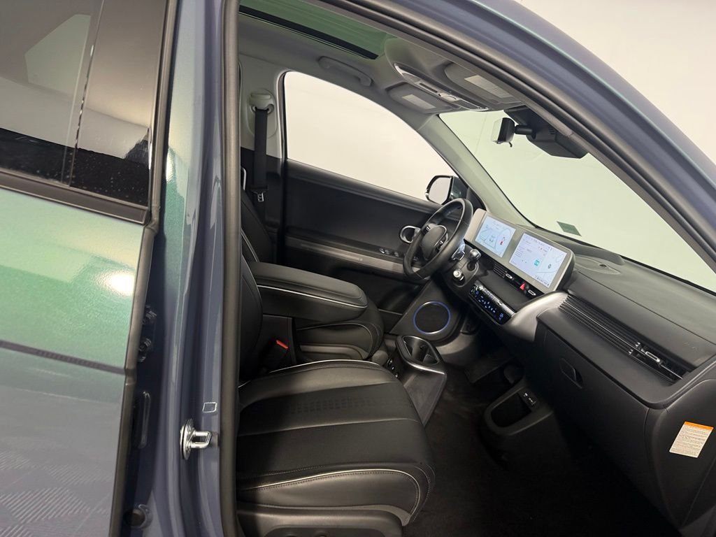 Used 2024 Teal Hyundai Limited image 31