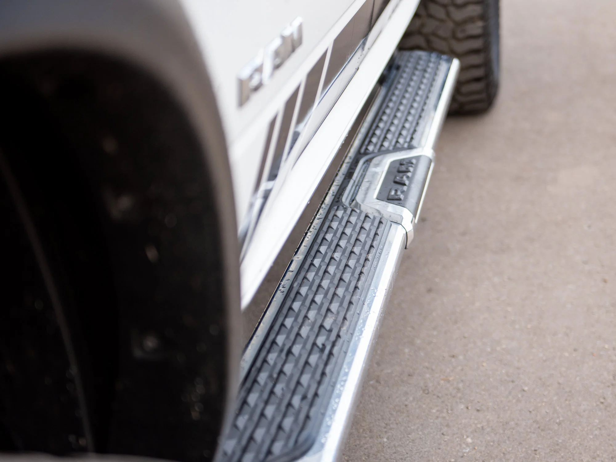 Used 2022 White RAM Laramie* Crew Cab 4x4, Grille Guard, Light Bar, Fuel Wheels, 35-Inch Tires, Tonneau Cover image 15