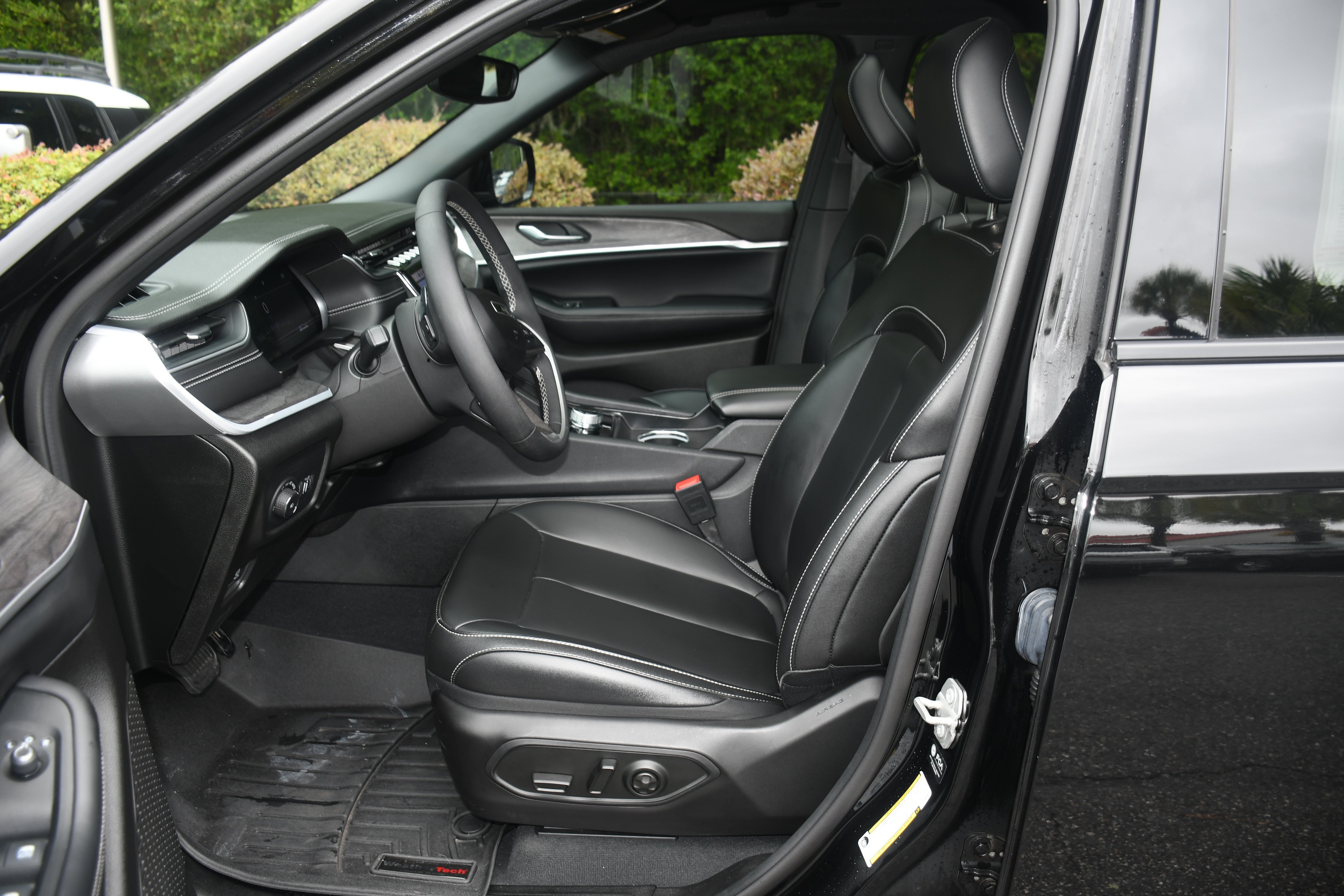 Used 2024 Black Jeep Limited image 7