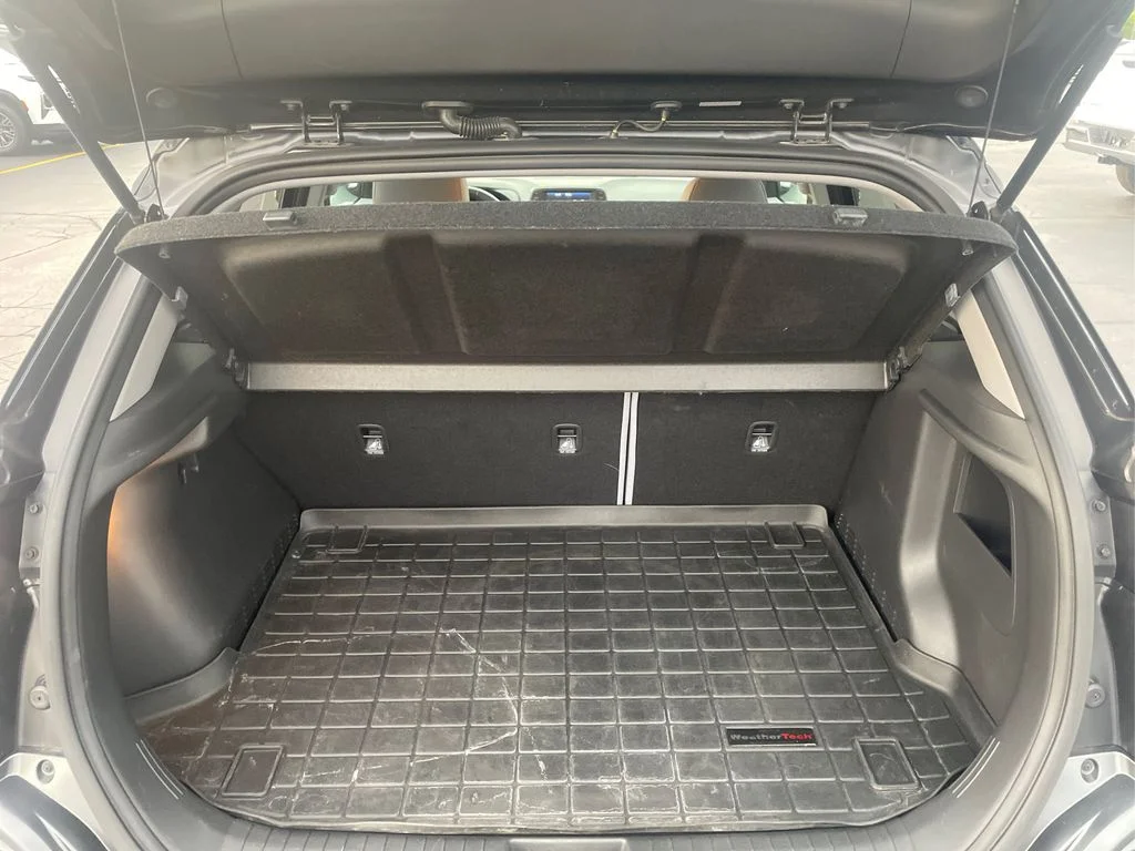 Used 2018 Ultra Black Hyundai Limited image 24