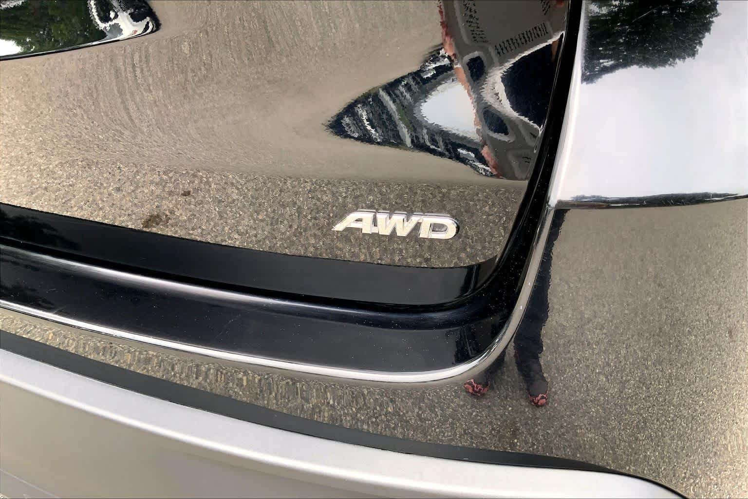 Used 2019 Midnight Black Metallic Toyota LE image 31