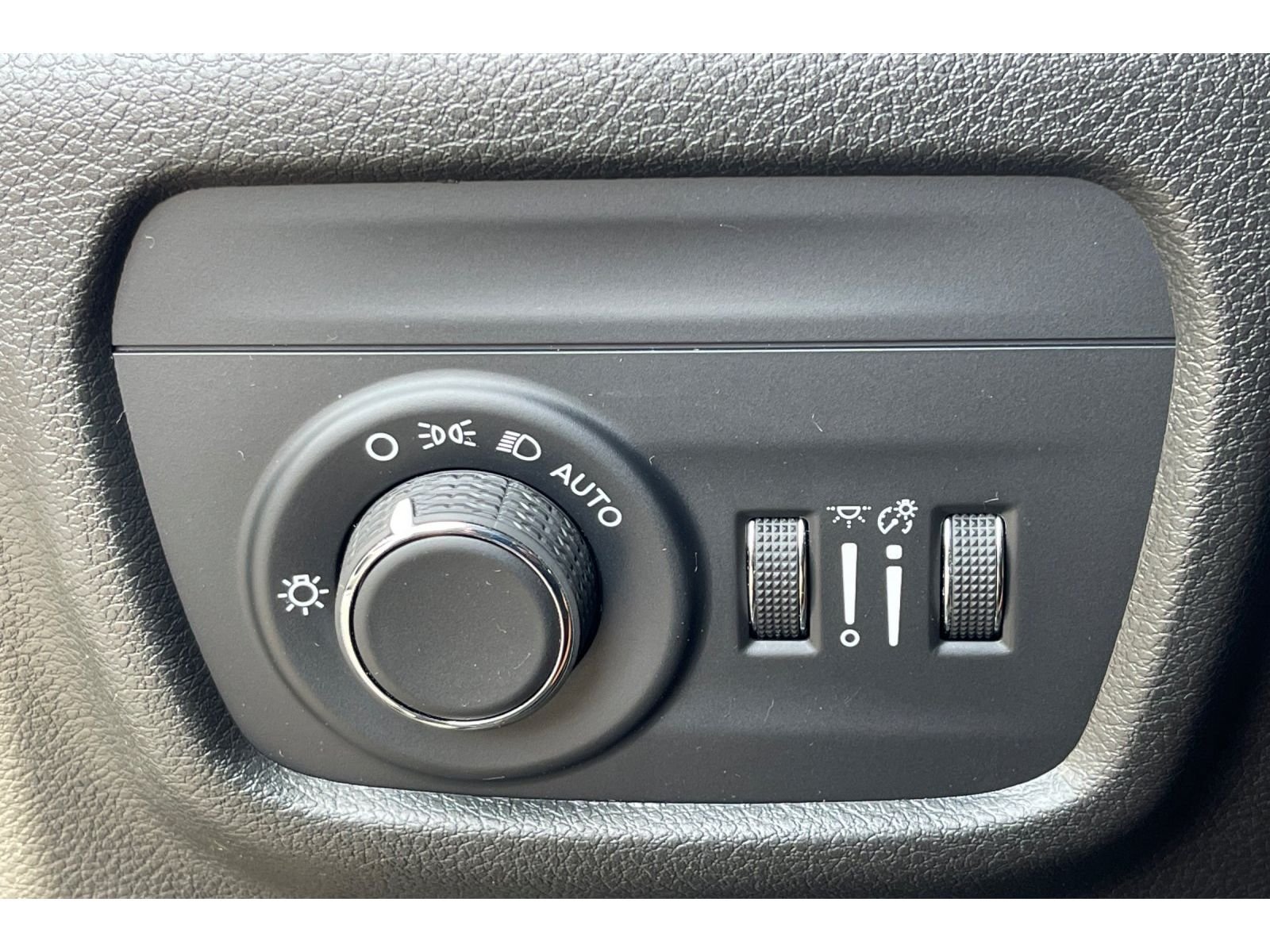 Used 2022 Baltic Gray Metallic Clearcoat Jeep Altitude image 41