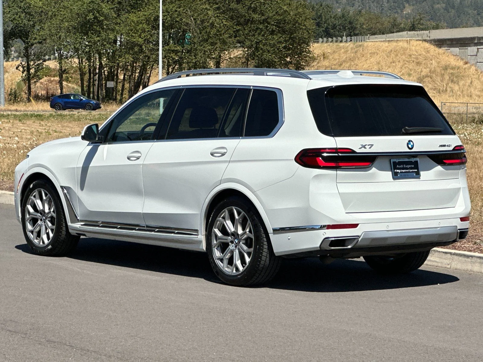 Used 2025 White BMW xDrive40i image 5