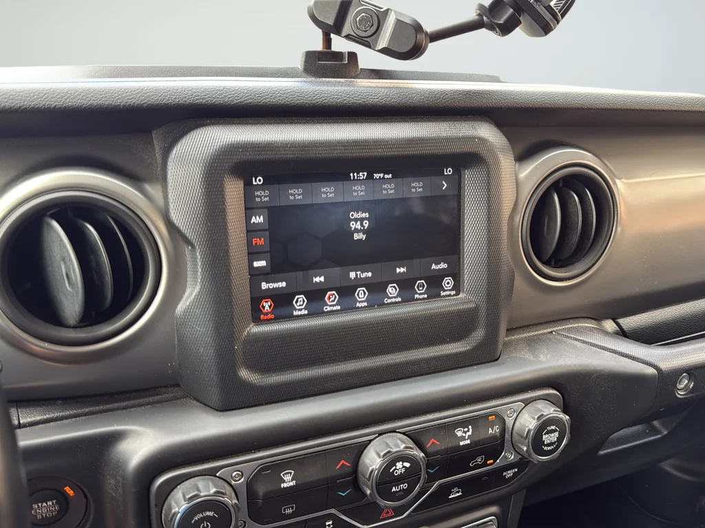 Used 2021 Green Jeep Sport S image 14
