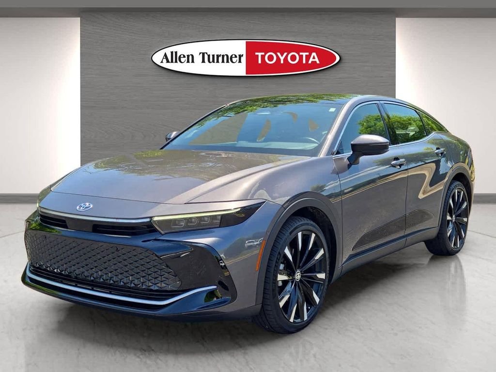 Certified Used 2024  Toyota Platinum image 3