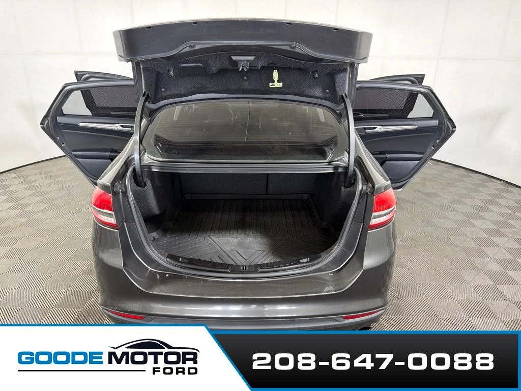 Used 2017 Gray Ford SE image 21