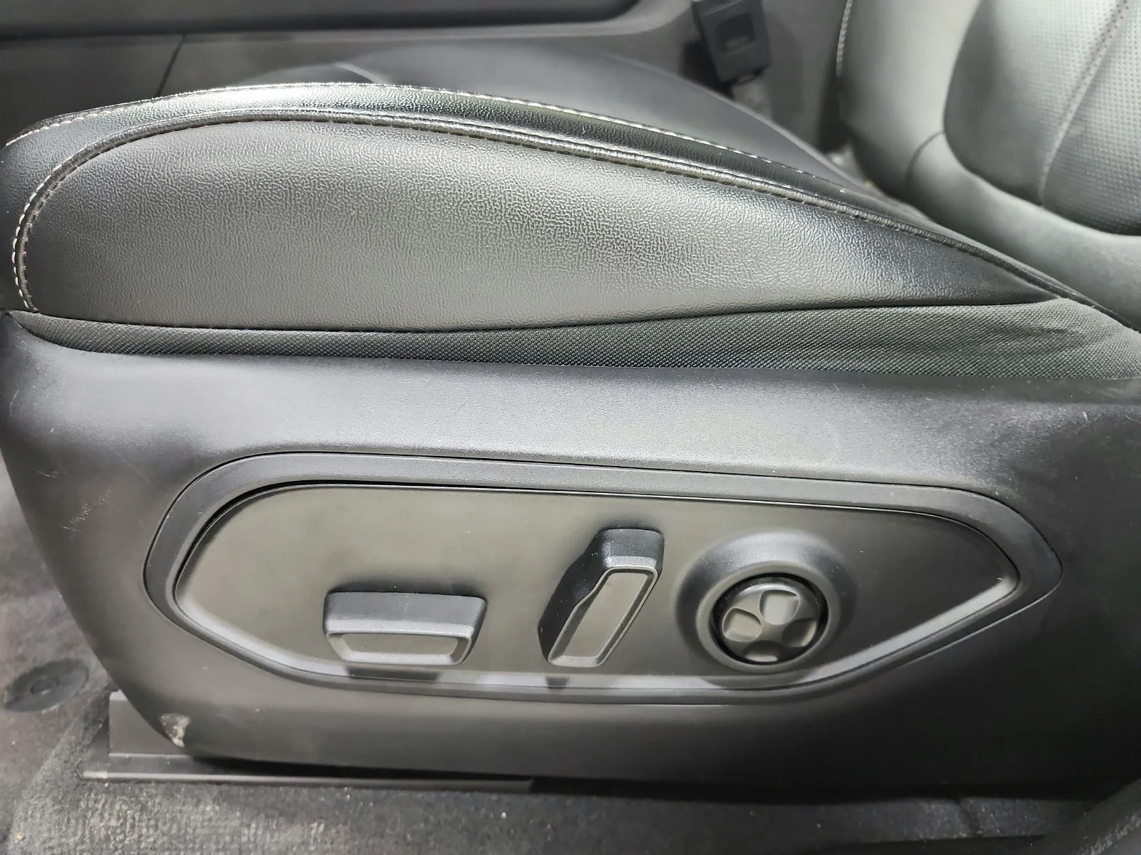 Used 2025 Black Jeep Limited image 11