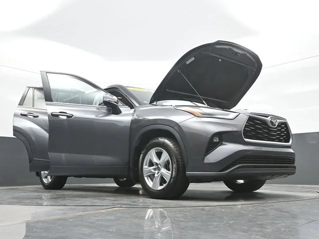 Used 2022 Gray Toyota LE image 32