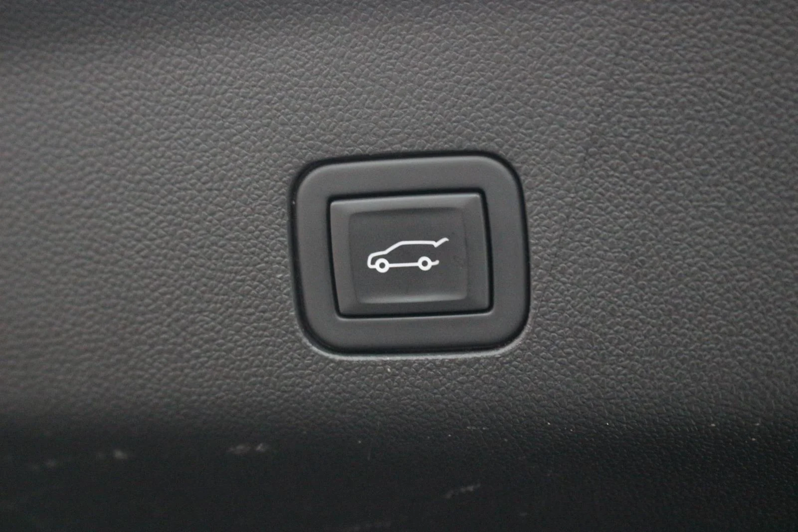 Used 2024 Iridescent Pearl Tricoat Chevrolet High Country image 12