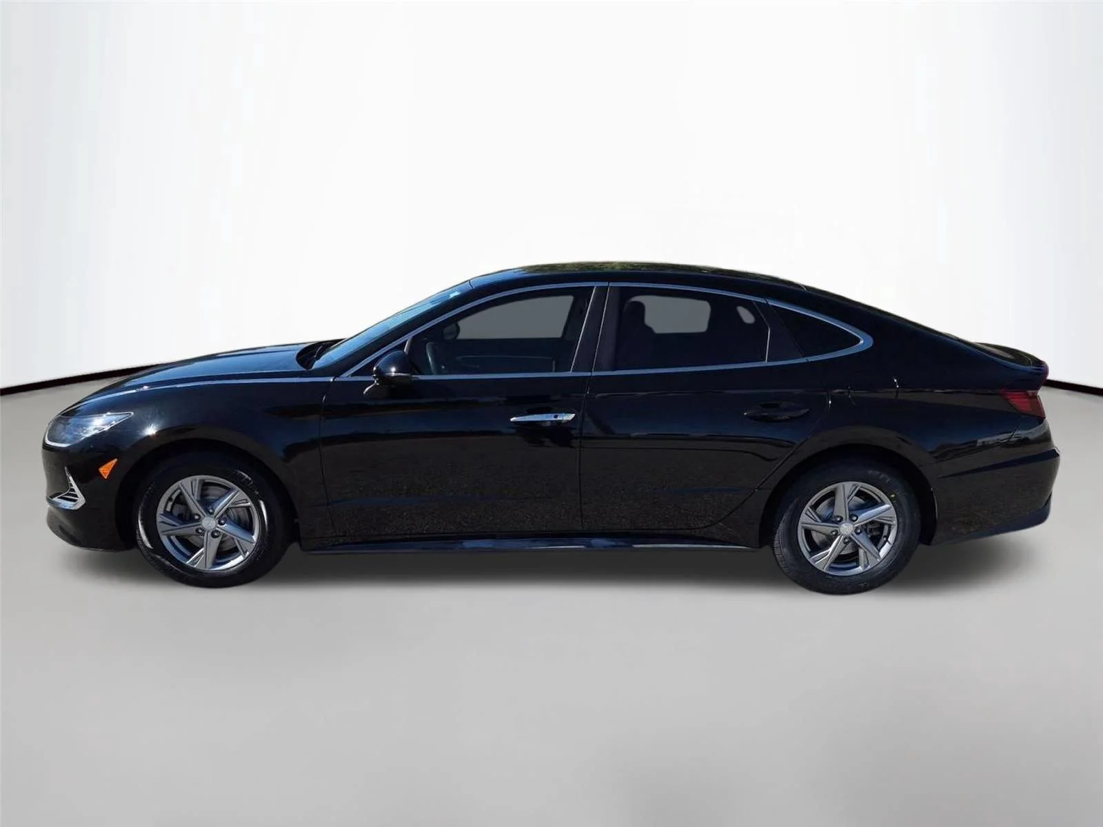 Used 2023 Nocturne Black Hyundai SE image 2
