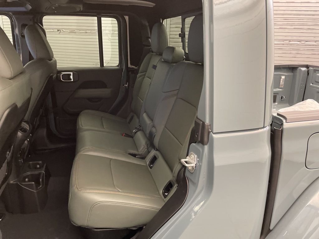 New 2026 Anvil Clear-Coat Exterior Paint Jeep Mojave X image 17