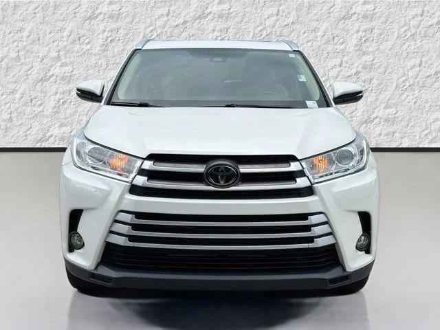 Used 2018 Blizzard Pearl Toyota XLE image 8