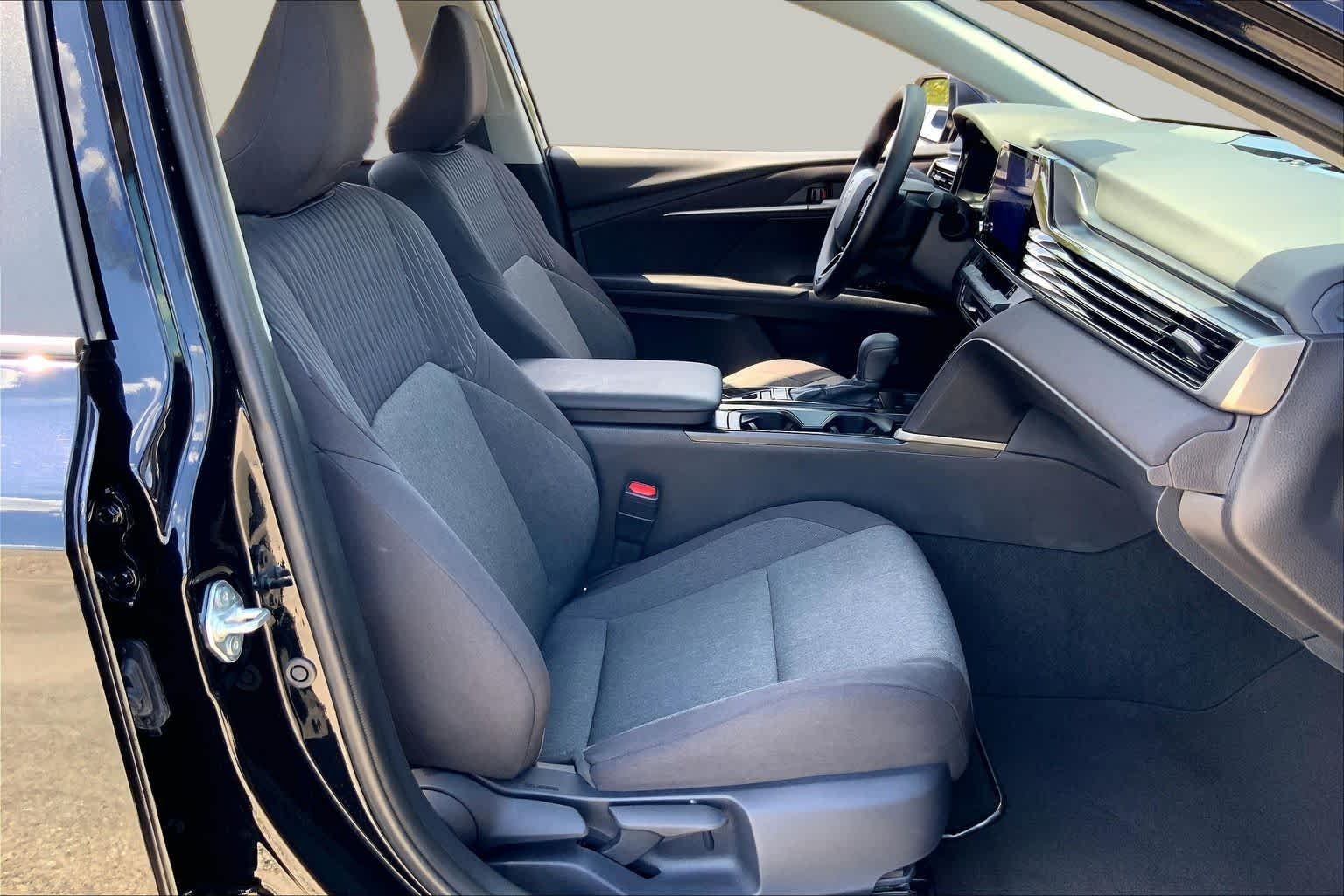 Used 2025 Midnight Black Metallic Toyota LE image 9