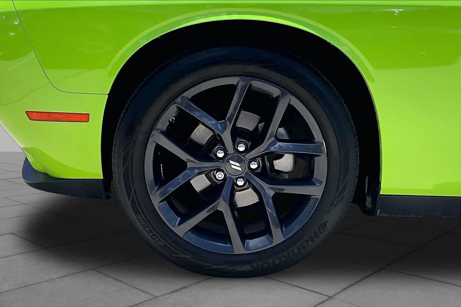 Used 2023 Sublime Metallic Clearcoat Dodge SXT image 10